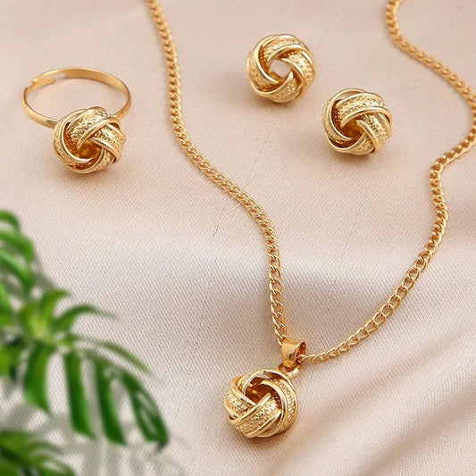 Three-dimensional Three Piece Set